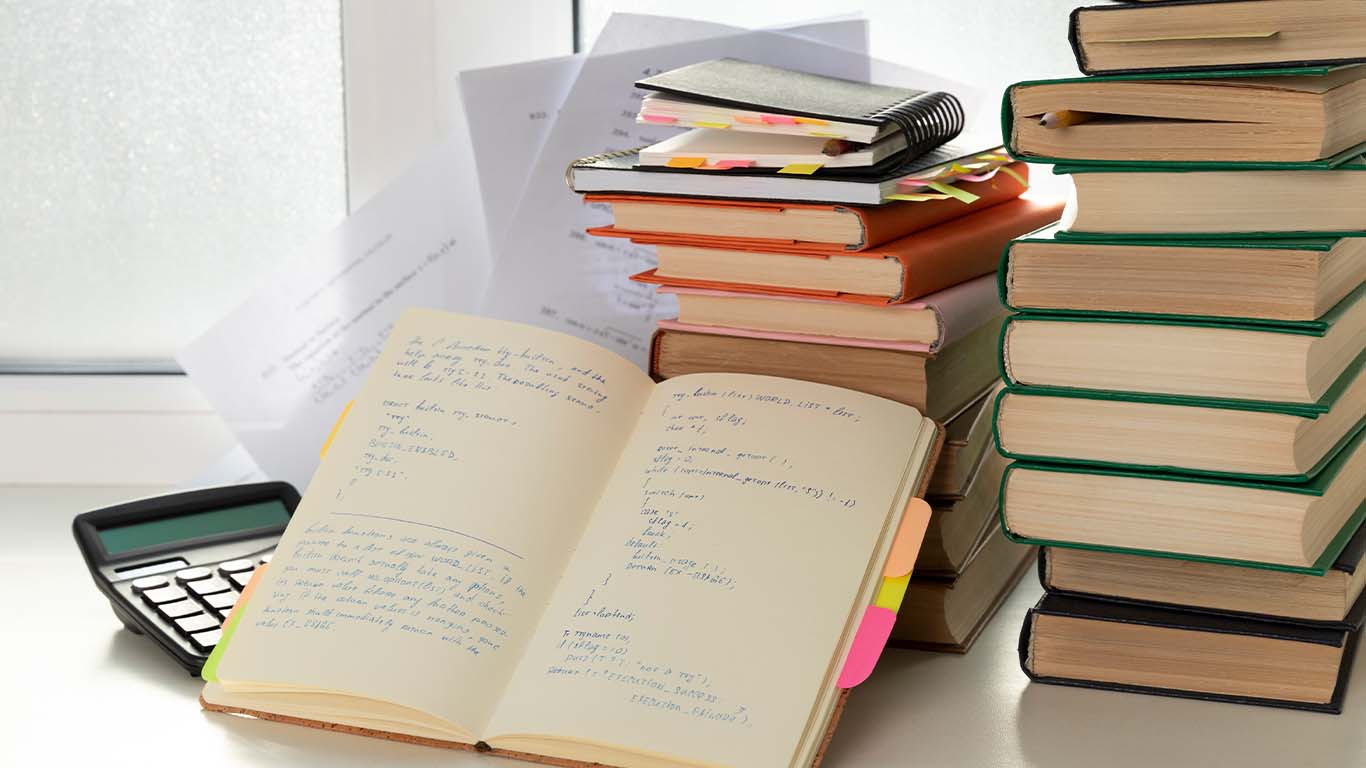 過去に技術士試験で使用した教科書をまとめてテキストにする作業をしている技術士